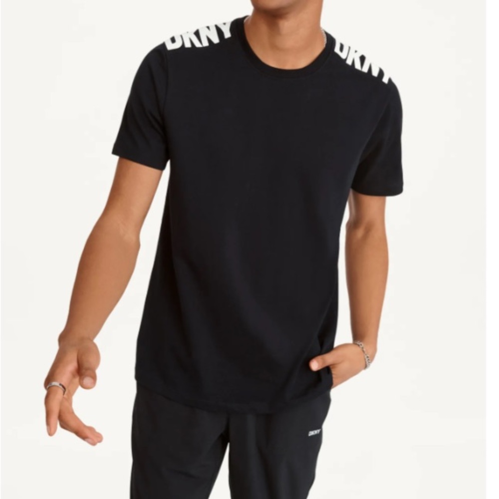 NEW DKNY MENS SHOULDER LOGO TEE SHIRT BLACK/WHITE SIZE: M